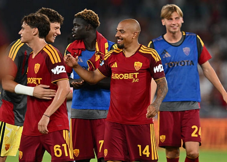 Malen Esulta compagni gol Roma-Fiorentina 24082026