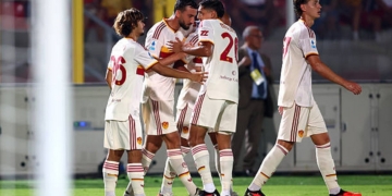 Mora Esulta gol con i compagni Lecce-Roma 31082026