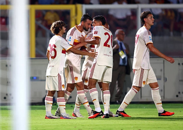 Mora Esulta gol con i compagni Lecce-Roma 31082026