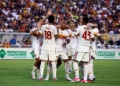 Malen Esulta gol con compagni Lecce-Roma 2 31082026