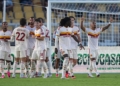 Malen Esulta gol con compagni Lecce-Roma 31082026