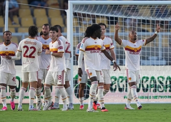 Malen Esulta gol con compagni Lecce-Roma 31082026