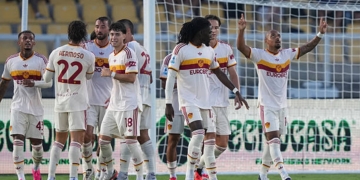 Malen Esulta gol con compagni Lecce-Roma 31082026
