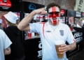 Tifoso inglese con birra