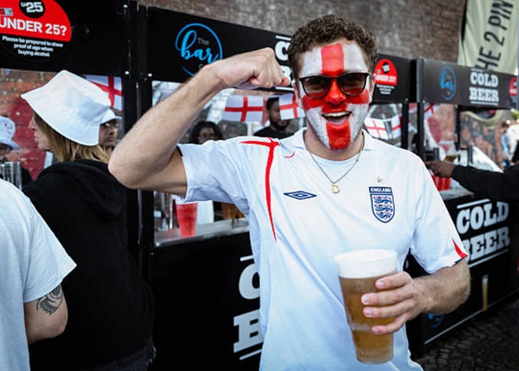 Tifoso inglese con birra