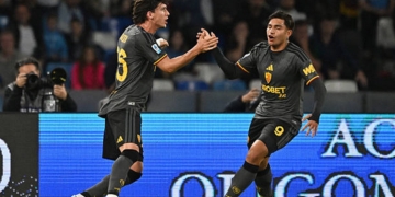 Balerdi Esulta gol con Castro Napoli-Roma 24102026