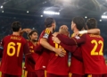 Malen Esulta gol con compagni Roma-Slovan 20102026