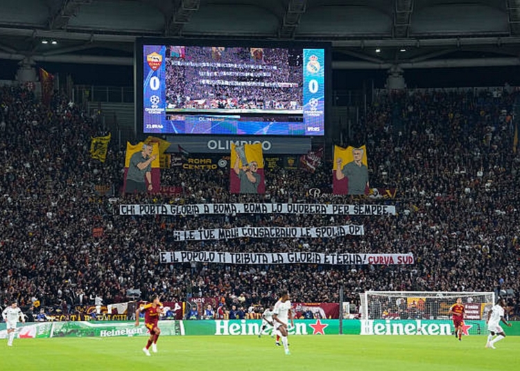 Mourinho Tributo curva sud striscione Roma-Real Madrid 2 14102026
