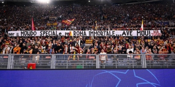 Mourinho Tributo curva sud striscione Roma-Real Madrid 3 14102026