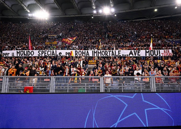 Mourinho Tributo curva sud striscione Roma-Real Madrid 3 14102026