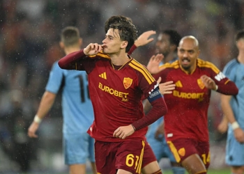Pisilli Esulta gol Roma-Slovan 2010206